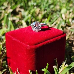 moissanite solitaire engagement ring sz 8